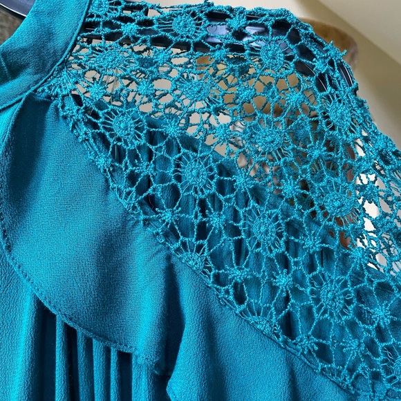 ✨ NEW✨Crochet Detailed Dress - Picture 6 of 8